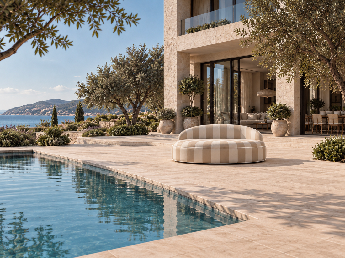 Saint-Tropez Lovebird